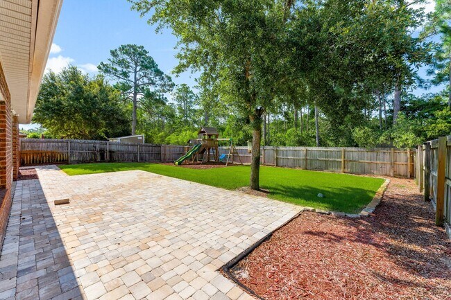Building Photo - 132 Whispering Lake Dr