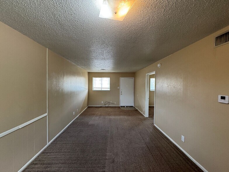 Building Photo - 302 Wolf St