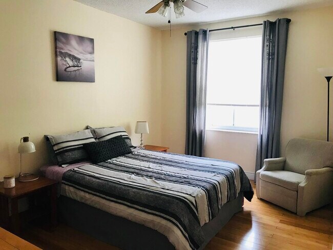 Building Photo - 2100 Greenview Shores Blvd