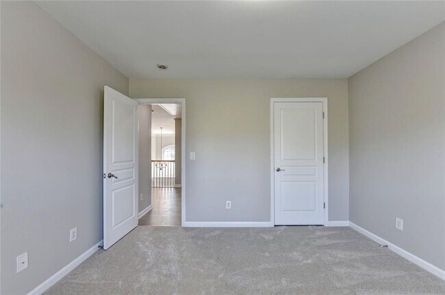 Building Photo - 4805 Shelbourne Dr