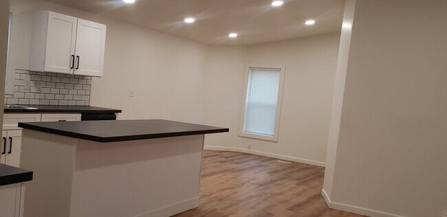 Building Photo - Beautiful 3-Bedroom Home with Bonus Room, ...