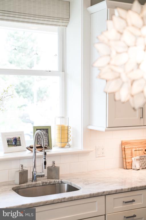 Building Photo - 1249 Kenyon St NW