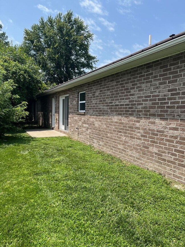 Building Photo - 412 Ash St