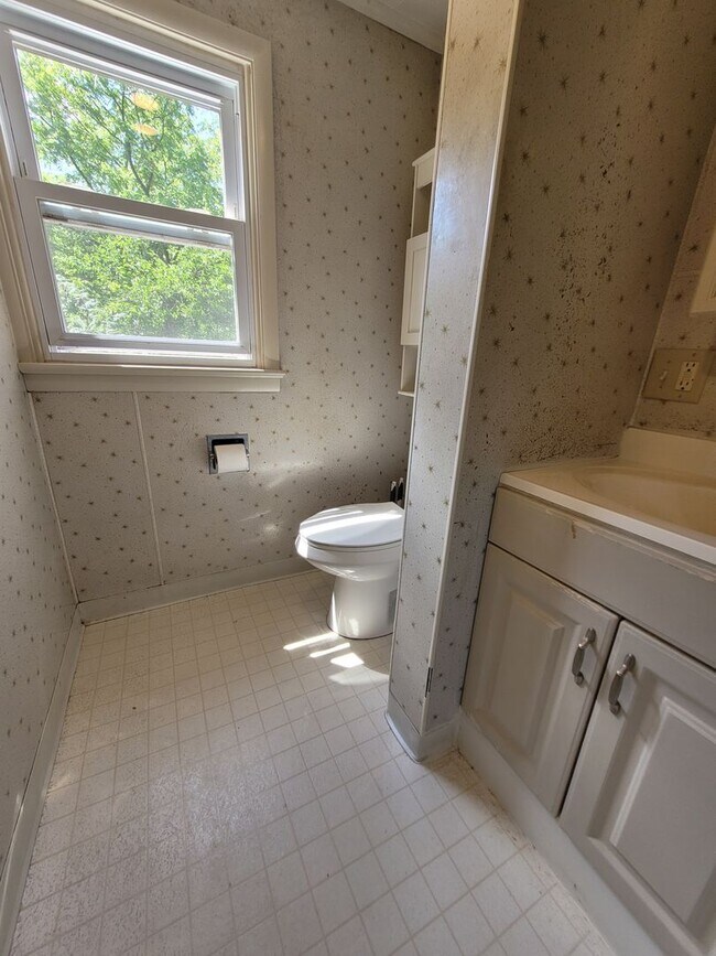 Building Photo - 46 Tritch Ln