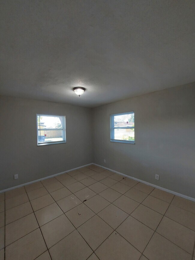 Building Photo - 5554 Eighth Ave