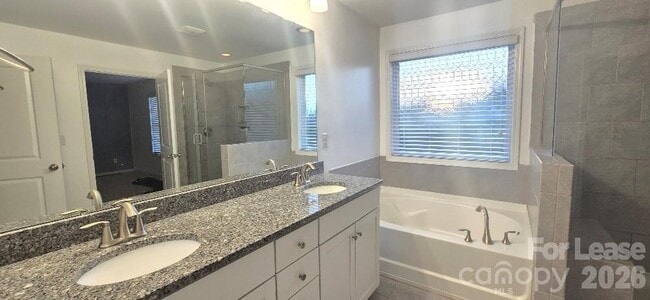 Building Photo - 990 Pennington Dr