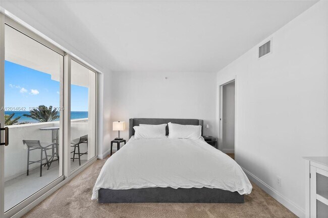 Building Photo - 9499 Collins Ave