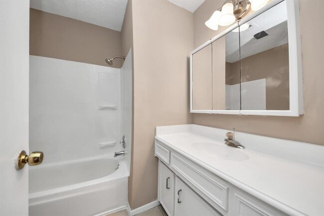 Building Photo - 3009 Beecave Dr