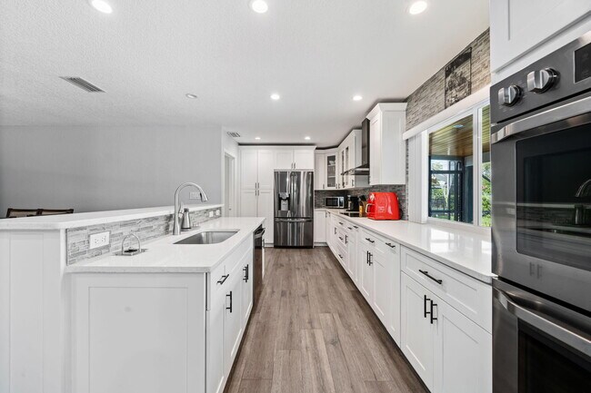Building Photo - 13948 Ishnala Cir