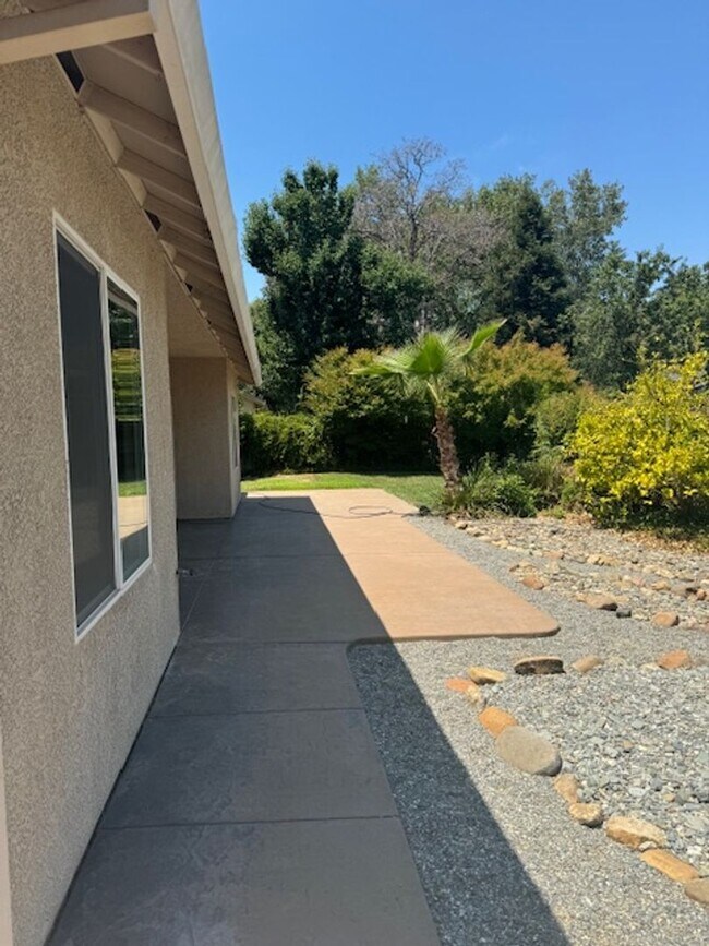 Building Photo - Enterprise Neighborhood 3 Bedroom Home with bonus room and 3 car garage- Landscaping Included!