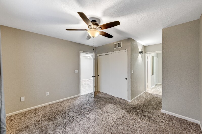 Building Photo - 8070 W Russell Rd