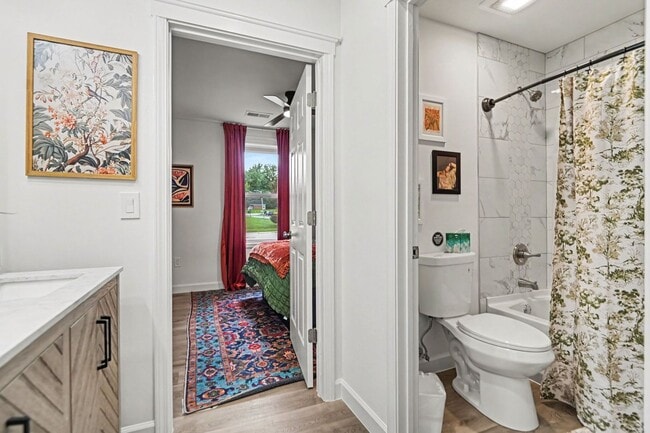 Building Photo - 2100 Thimble Creek Dr