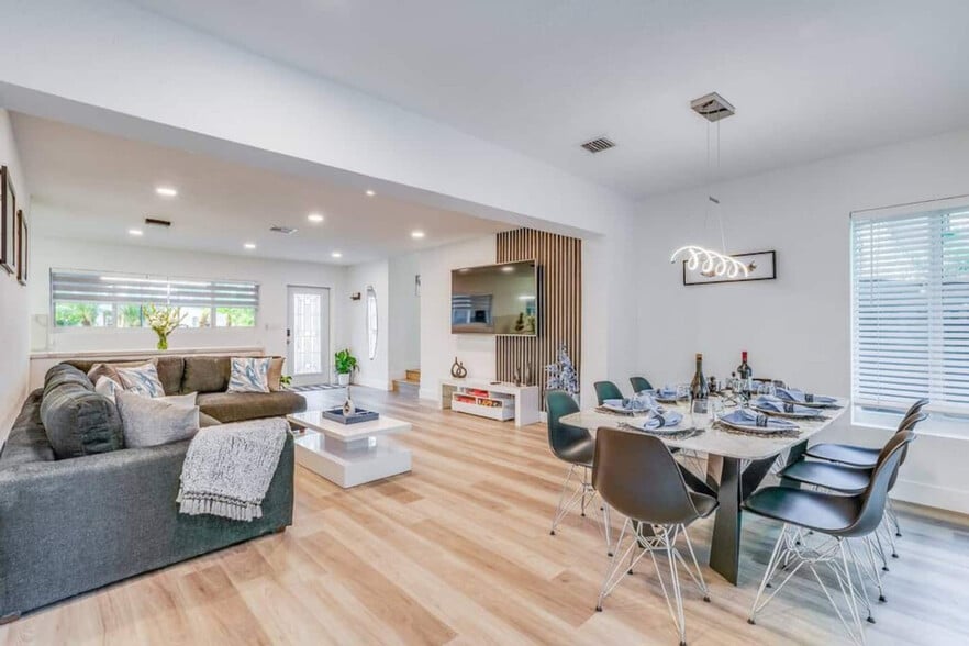 Building Photo - 834 SW 14th Ct