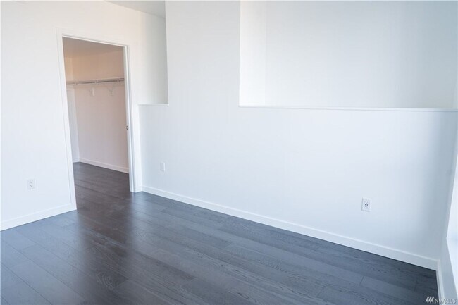 Building Photo - 1Bd+Den/1Ba Seattle Condo