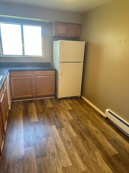 Building Photo - 1840 Axtell Dr
