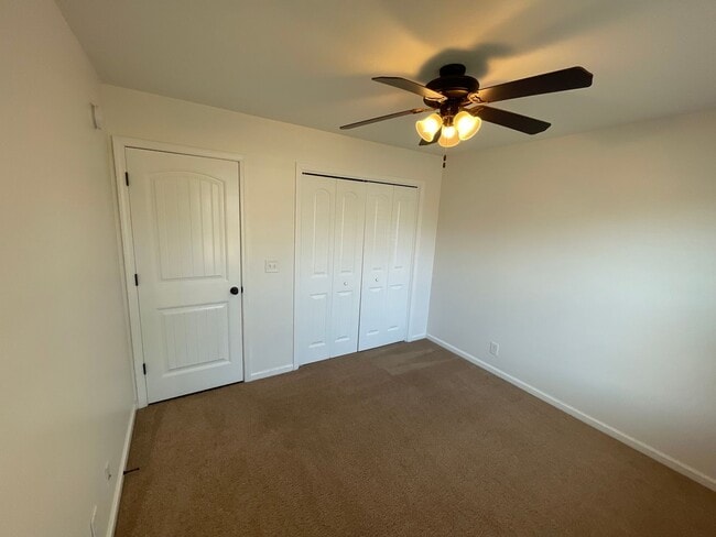 Building Photo - Well-Maintained 3 Bedroom, 2 Bath Home wit...