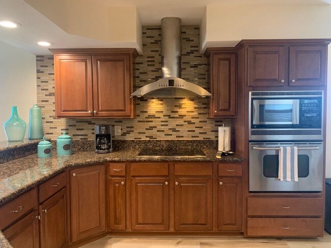 Building Photo - Luxury furnished intercoastal condo