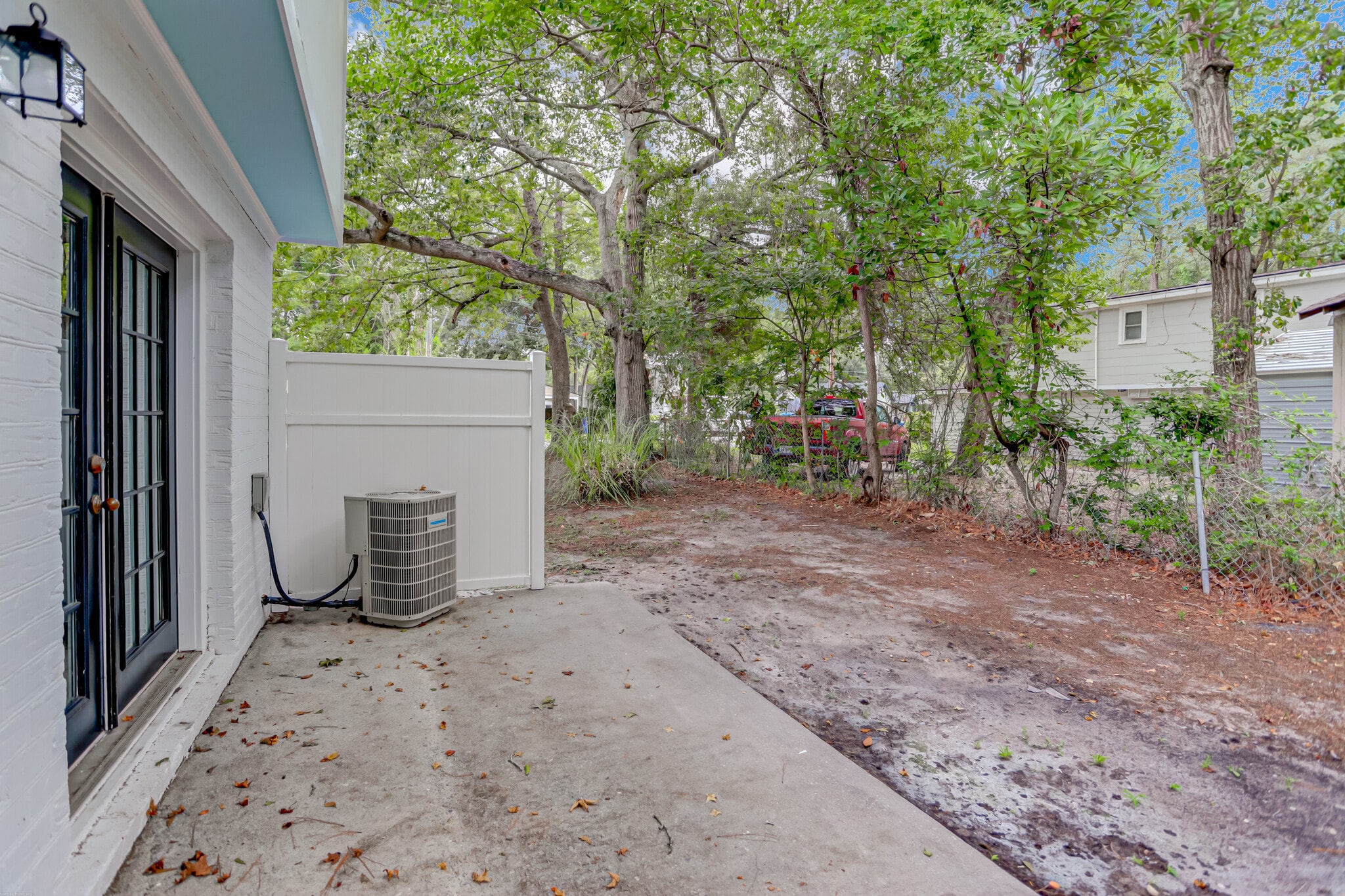 Building Photo - 1618 Poinsettia Rd