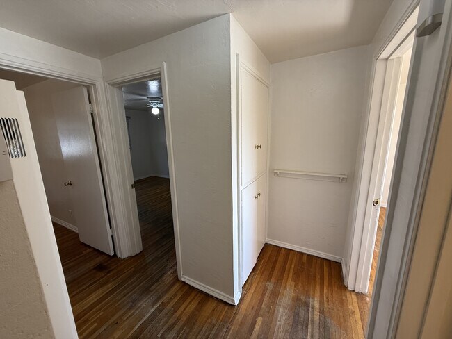 Building Photo - 3213 San Pedro Dr NE