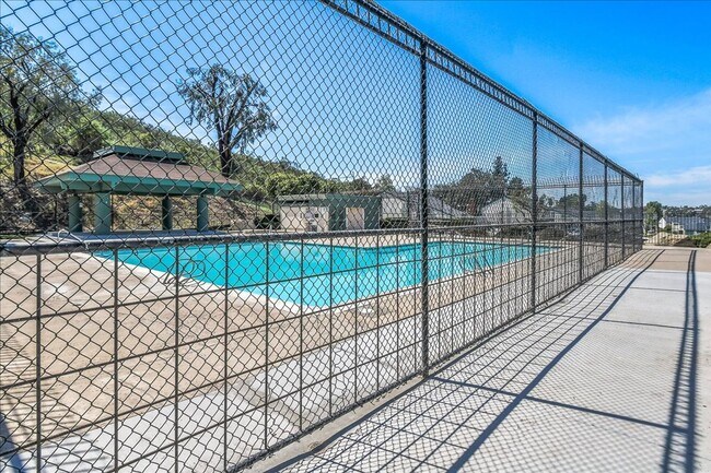 Building Photo - Modern 3BR Townhome | Garage + Driveway Parking | Yard | Pool | Pet Friendly | Move-In Ready