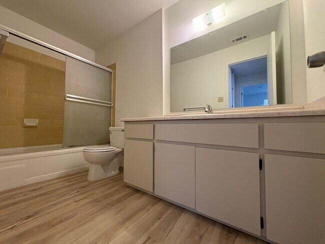 Building Photo - 276 Camellia Way