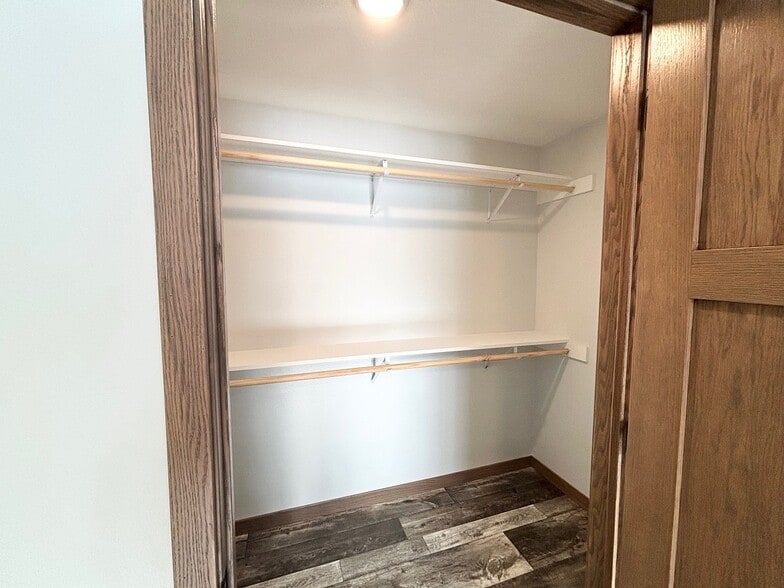 Building Photo - 577 Main St W