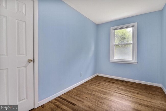 Building Photo - 1606 Crawford Dr