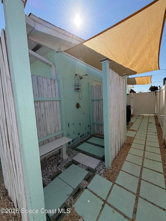 Building Photo - 209 SE 3rd St