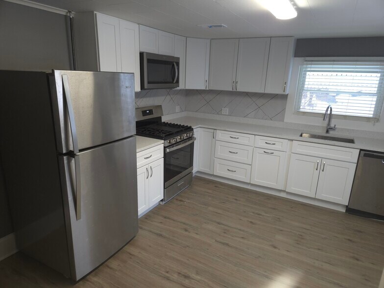 Primary Photo - 10906 N Woodstock St