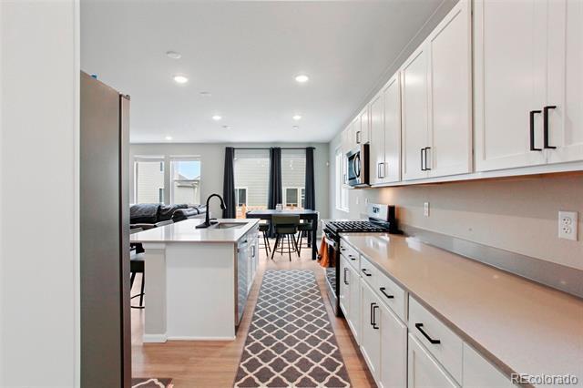 Building Photo - 4140 Lake St