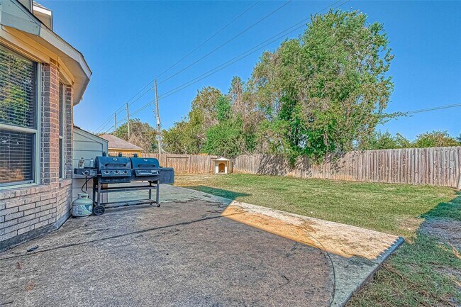 Building Photo - 618 Silver Creek Cir
