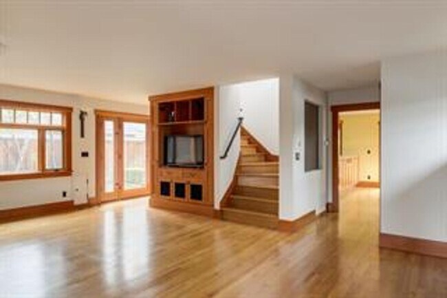 Building Photo - Craftsman Custom built home