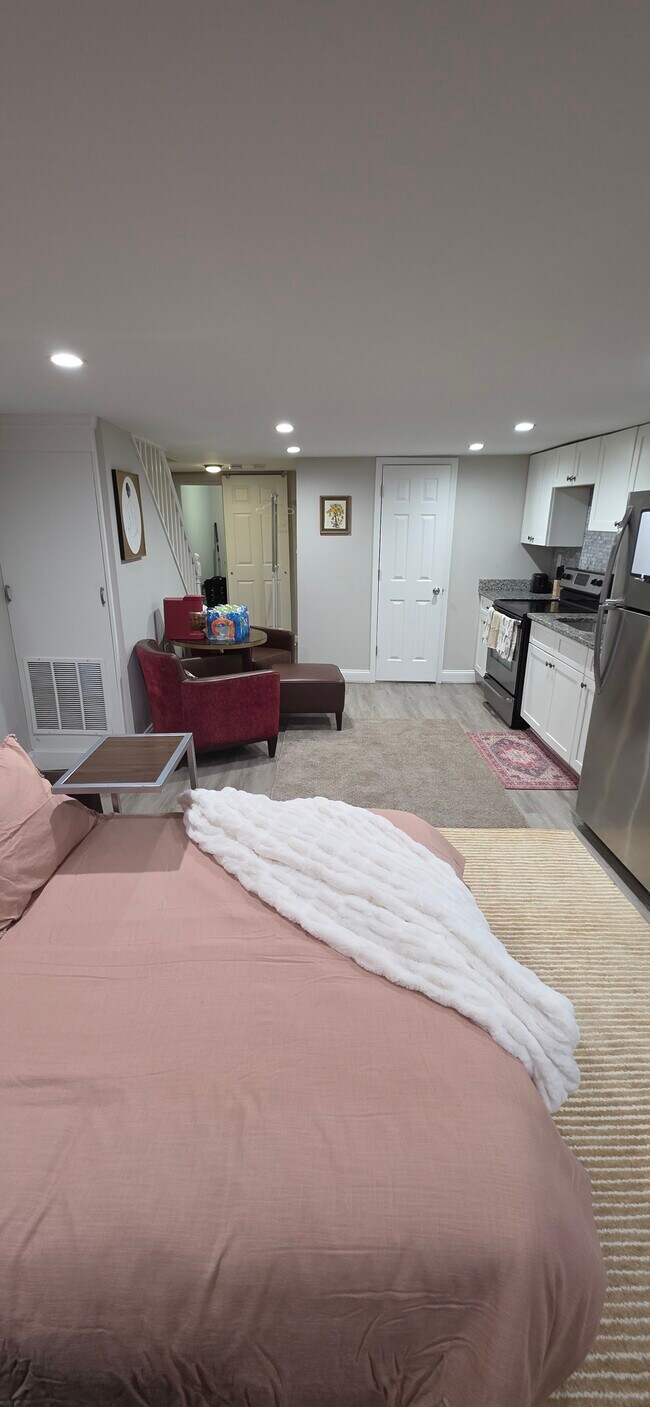 Building Photo - 2300 Garrett Ave