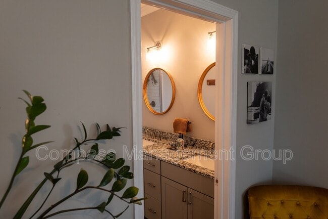 Building Photo - 933 E Churchwell Ave