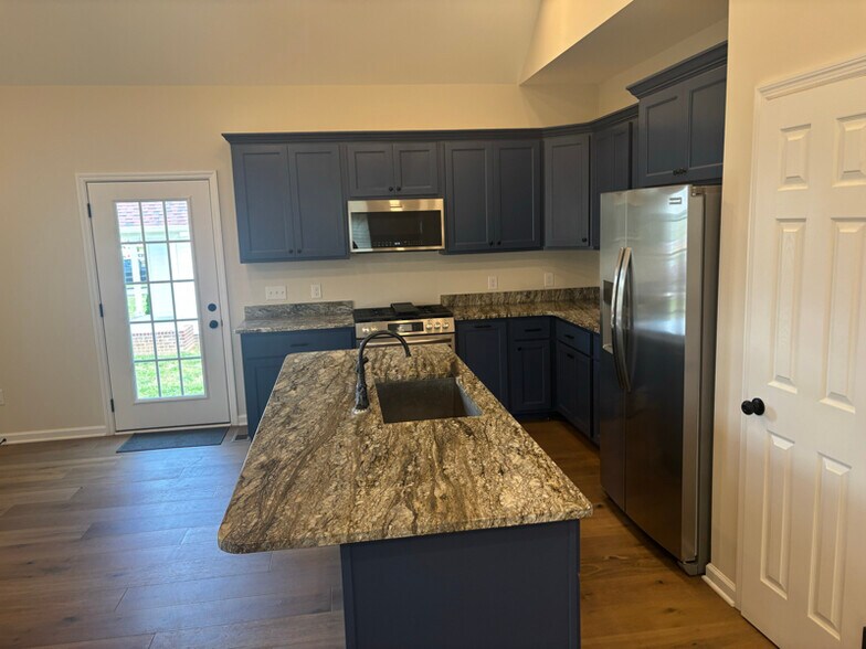 Building Photo - 210 Cherokee Dr