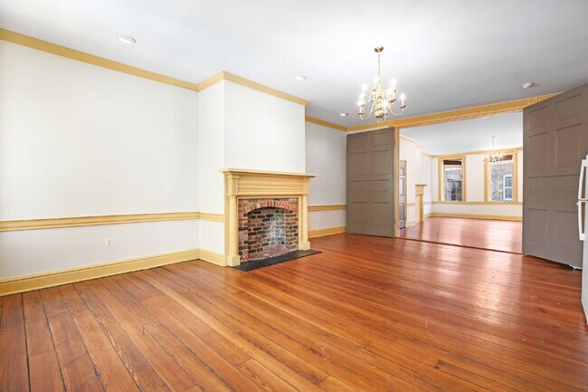 Building Photo - 710 Caroline St