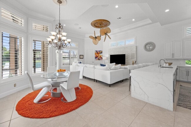 Building Photo - 10771 Versailles Blvd