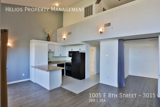 Building Photo - 1005 E 8th St