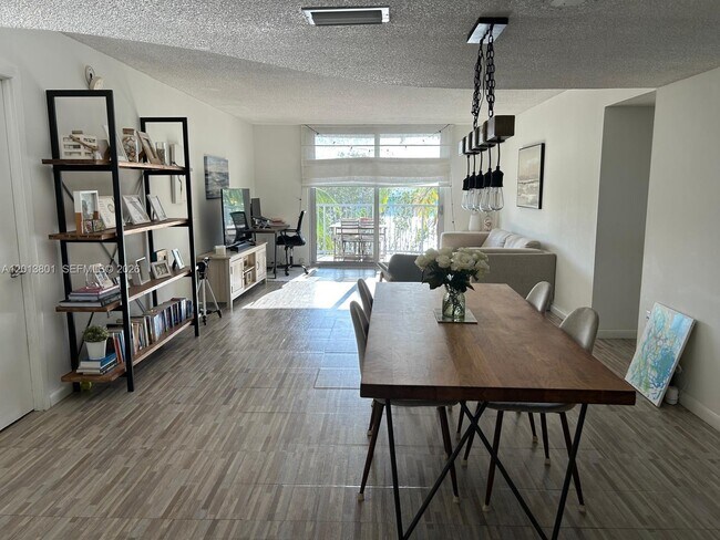 Building Photo - 210 Seaview Dr