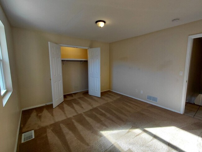 Building Photo - 24444 Sounder Ln