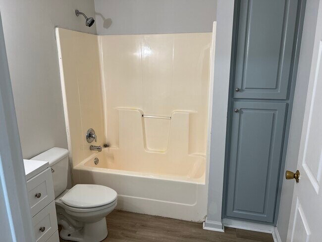 Building Photo - 508 21st Ave