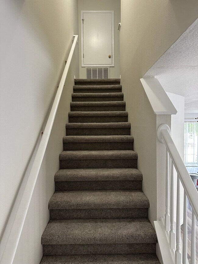 Building Photo - 214 Drawbridge Ln