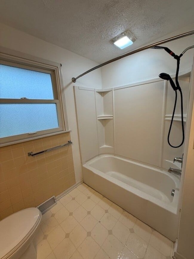 Building Photo - 3 Bedroom Jackson township Duplex