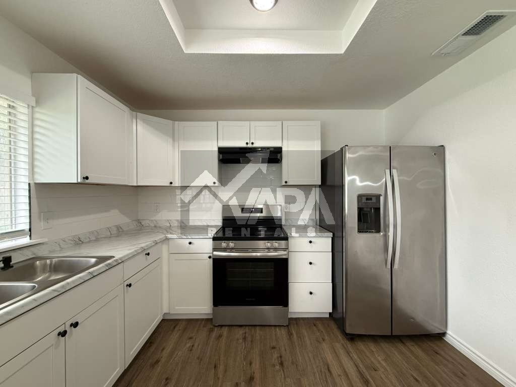 Building Photo - 9702 Hidden Ledge