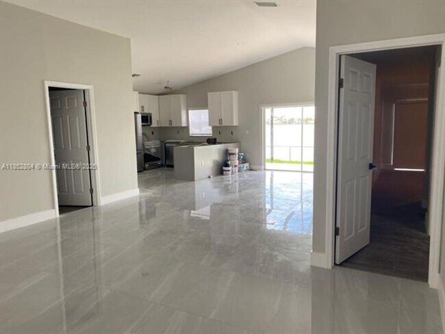 Building Photo - 880 NW 123rd Ct
