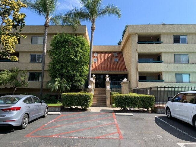 Building Photo - GREAT & SPACIOUS 2BD 2BA FOR LEASE!
