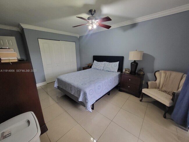 Building Photo - 960 N Franklin Ave