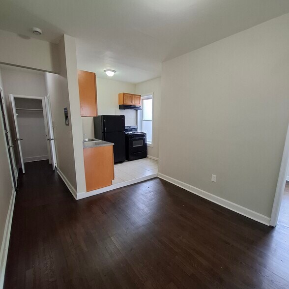 220 Roseville Ave 401 - 219 Roseville Ave