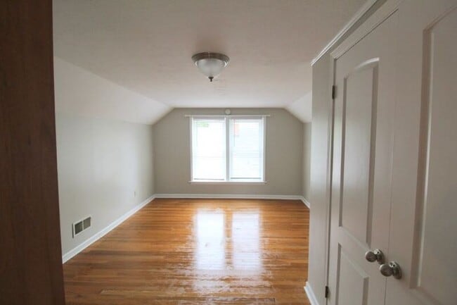 Building Photo - 3 Shenandoah Ave