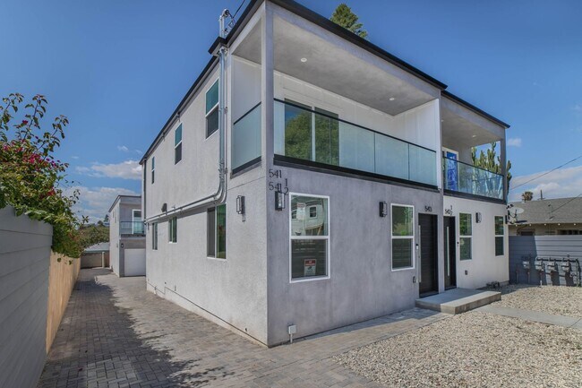 Building Photo - 543 N Virgil Ave
